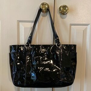 Coach Black Patent Leather Shoulder Bag in EUC